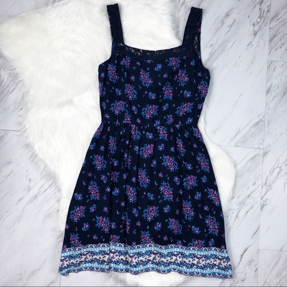 Super Cute Lightweight Floral Fit & Flare Dress! - Picture 5 of 8